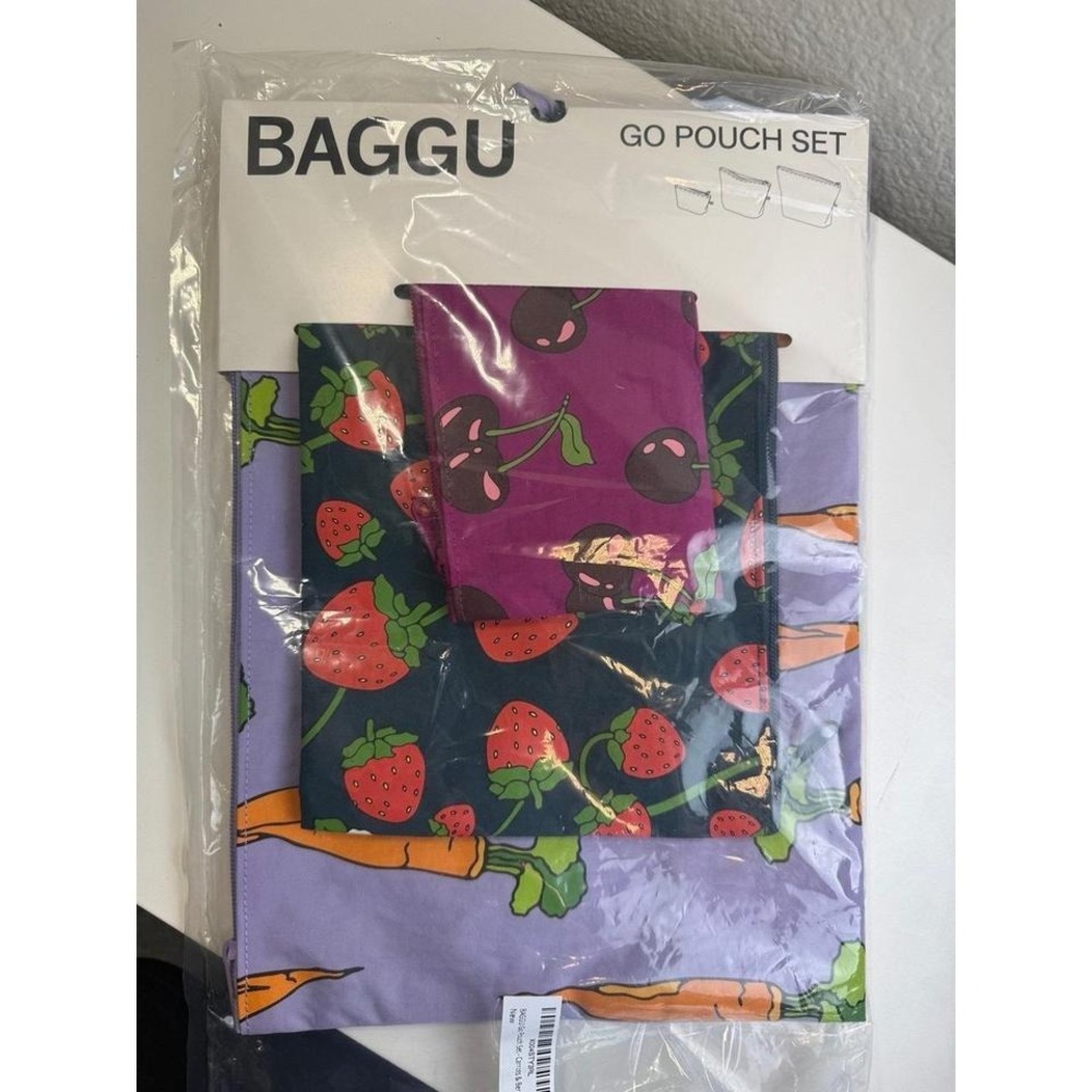 NWT Baggu Carrots & Berries Go Pouch Set